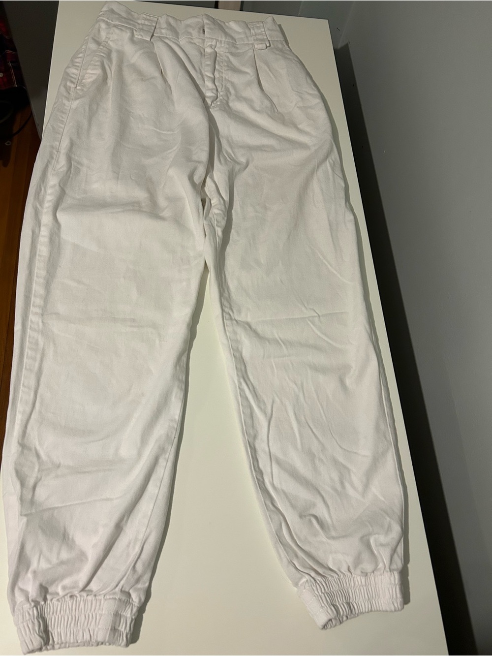 Women’s Pull&Bear White Cargo-Style Elastic Cuff Pants